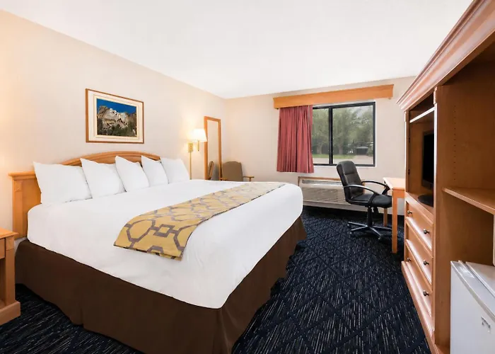 Baymont By Wyndham Hot Springs